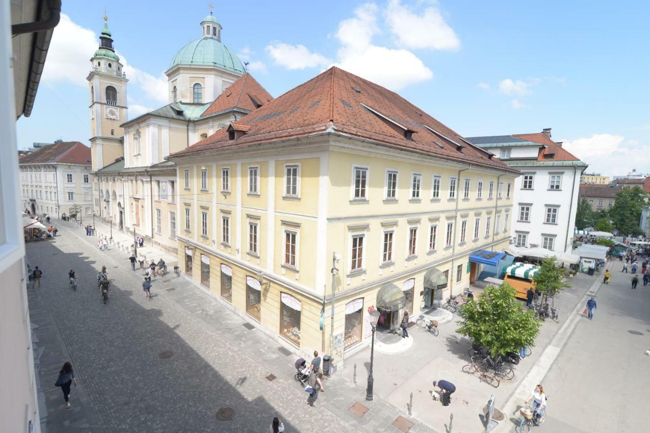 River Side Central Market Ljubljana Bagian luar foto